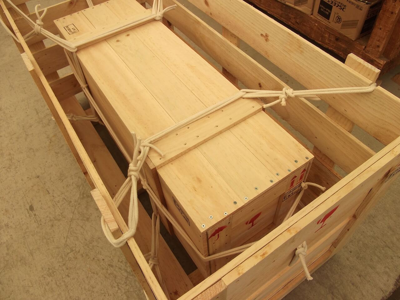 吊り梱包の写真